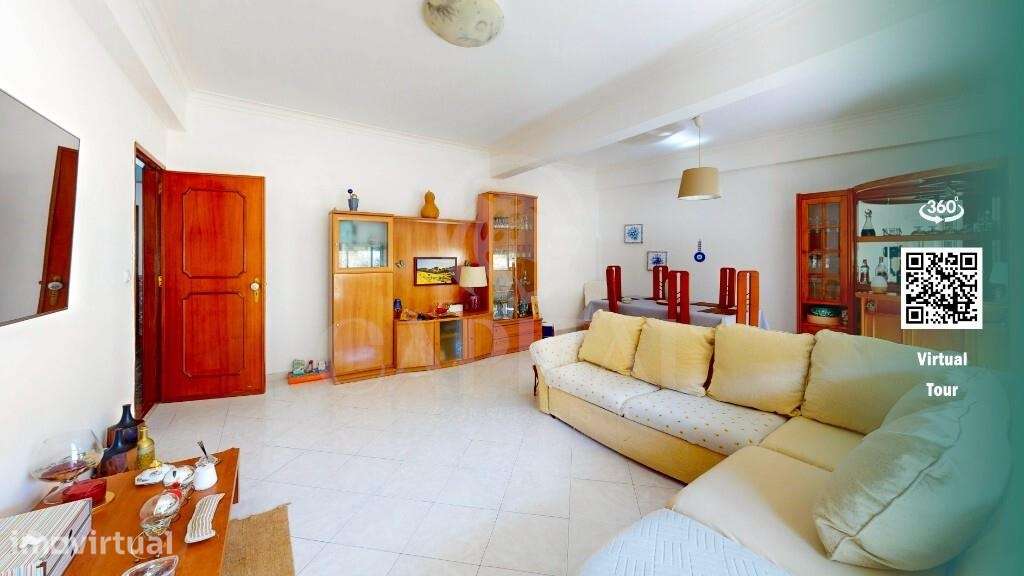Apartamento T3 de 107 m2 com varanda e arrecadação em Olival Basto - Grande imagem: 2/32
