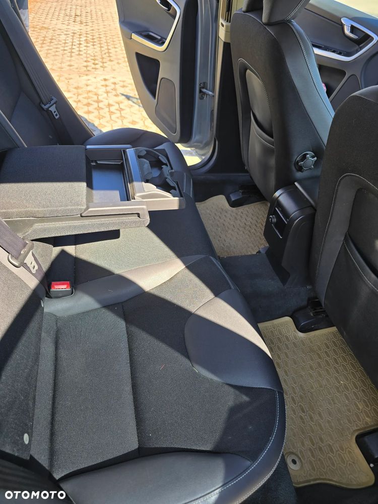 Volvo XC 60 2.4D AWD Momentum - 13