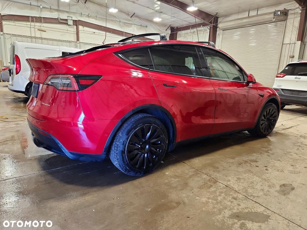 Tesla Model Y - 4