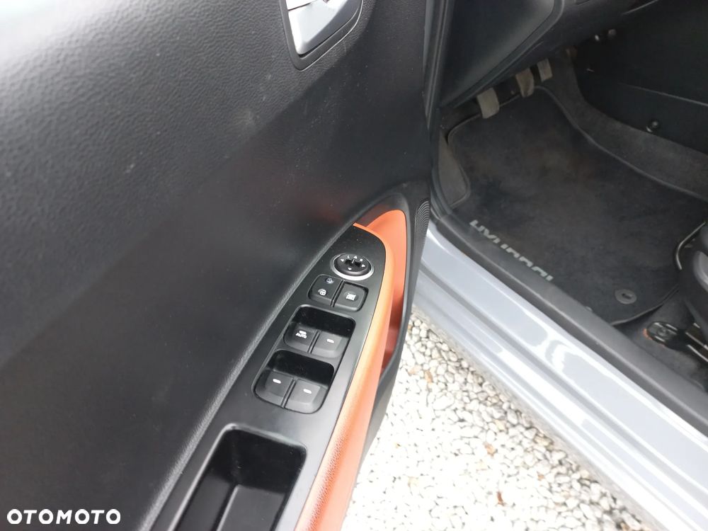 Hyundai i10 1.0 Fifa World Cup Edition - 22