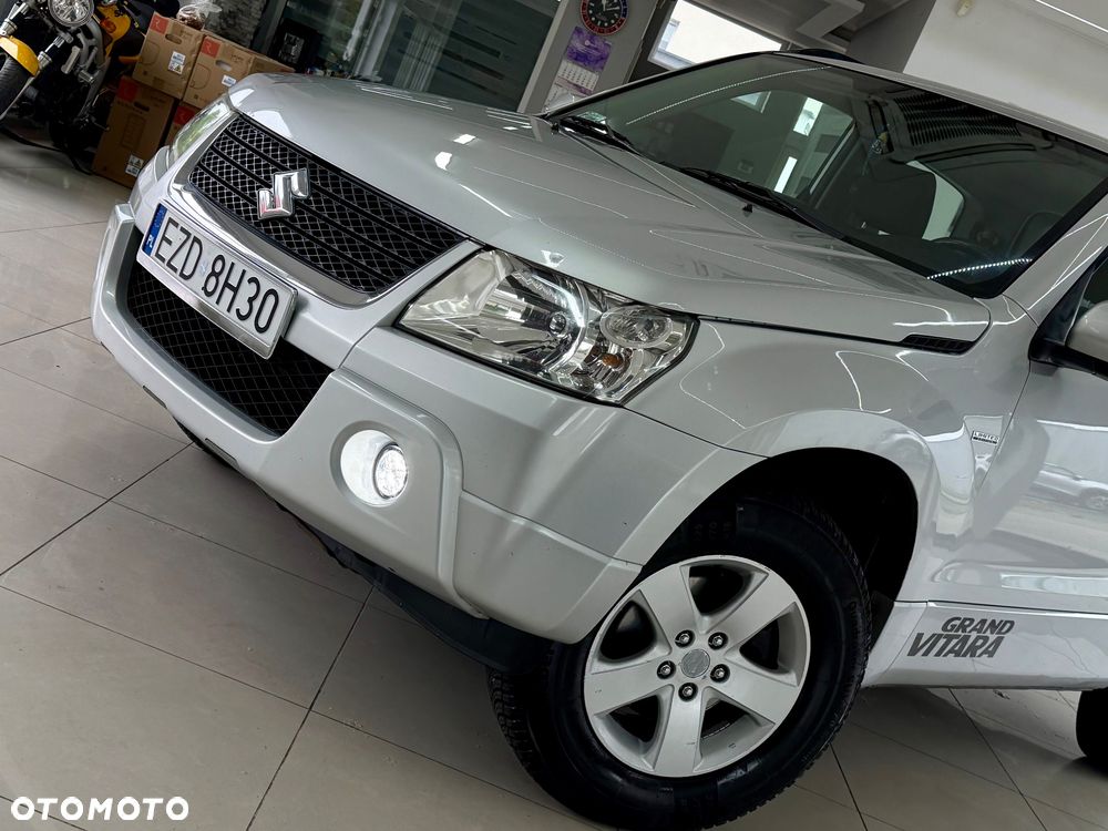 Suzuki Grand Vitara 1.6 Black&White - 32