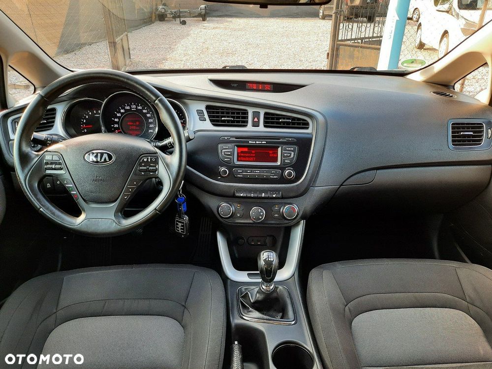 Kia Ceed - 10