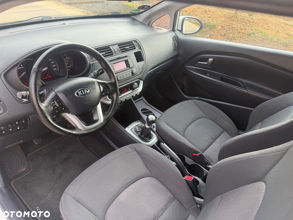 Kia Rio 1.2 Dream Team Edition - 39