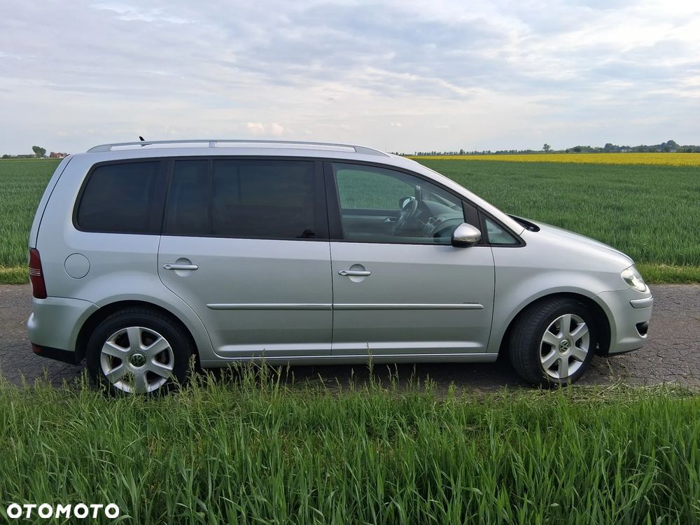 Volkswagen Touran 2.0 TDI DPF Highline - 2