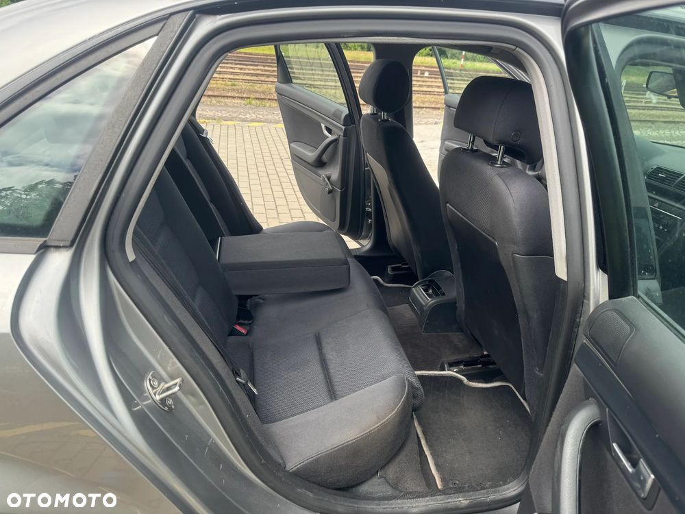 Audi A4 Limousine - 8