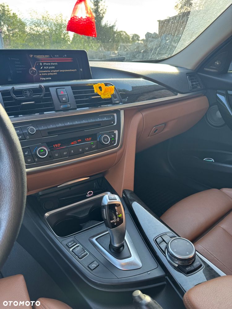 BMW Seria 3 325d Luxury Line - 9