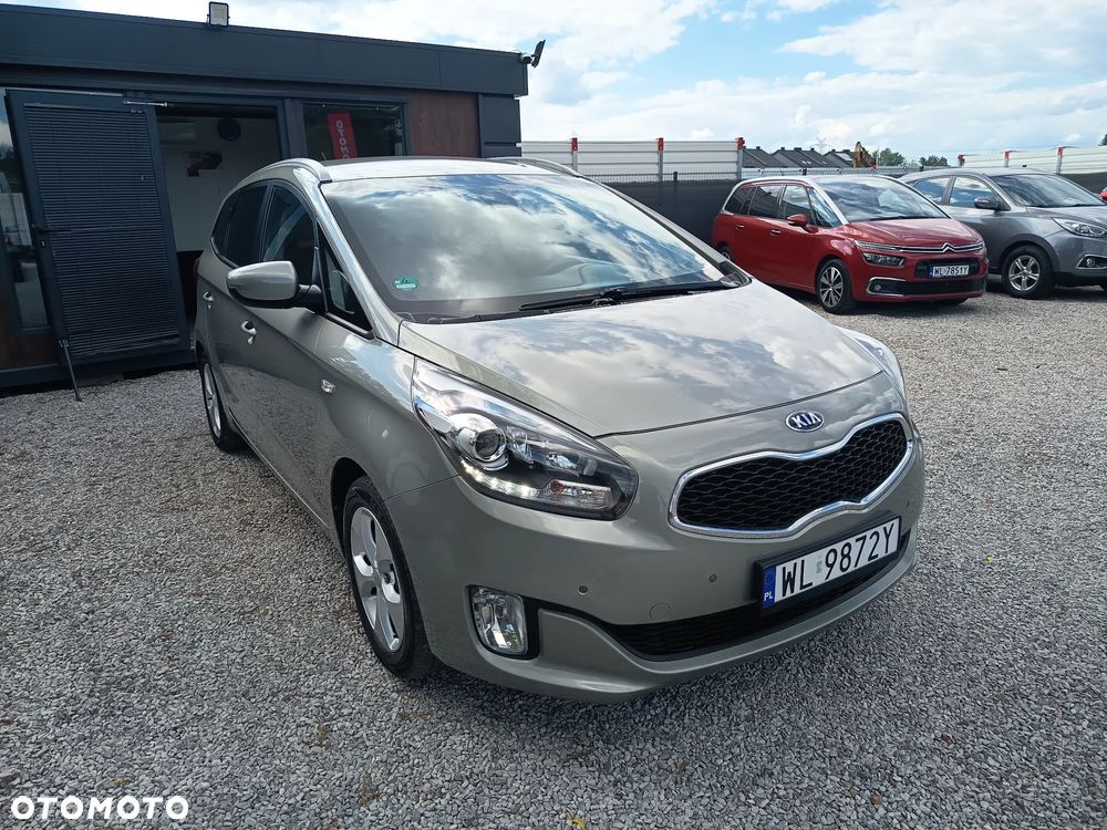 Kia Carens 1.6 GDI Dream-Team Edition - 12