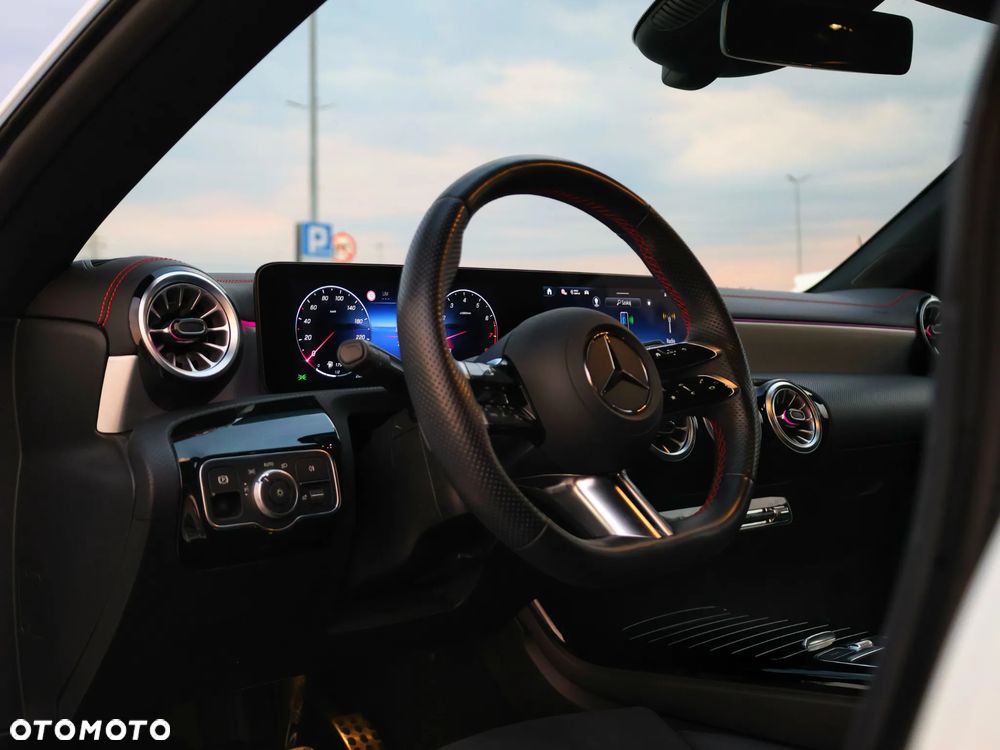 Mercedes-Benz CLA 200 mHEV AMG Line 7G-DCT - 11