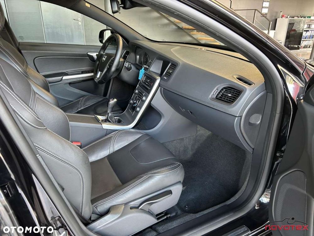 Volvo V60 T3 Momentum - 14