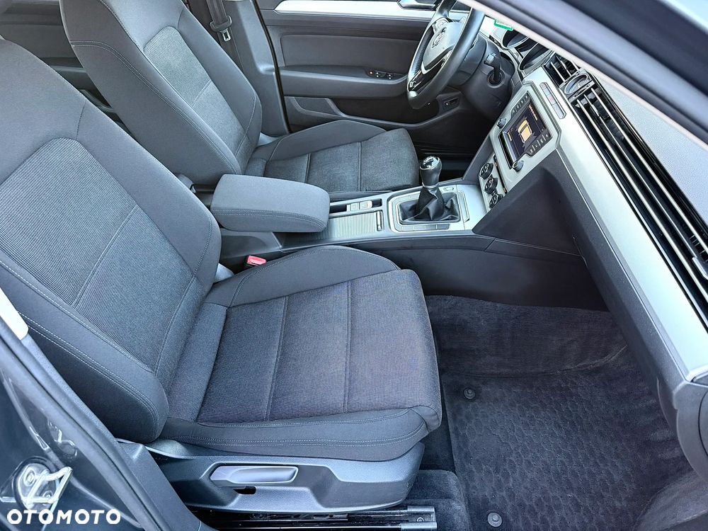 Volkswagen Passat 2.0 TDI BMT Comfortline - 24