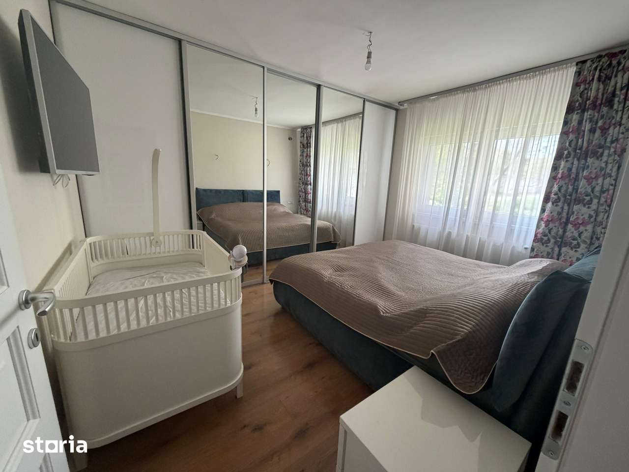 Apartament 3 camere complet renovat, garaj + parcare, aproape de centr — fotografia 3
