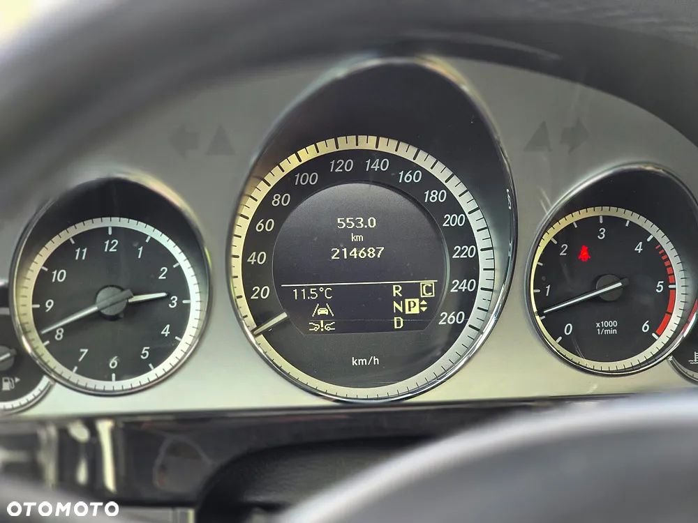 Mercedes-Benz Klasa E 350 CDI DPF BlueEFFICIENCY 7G-TRONIC Avantgarde - 31