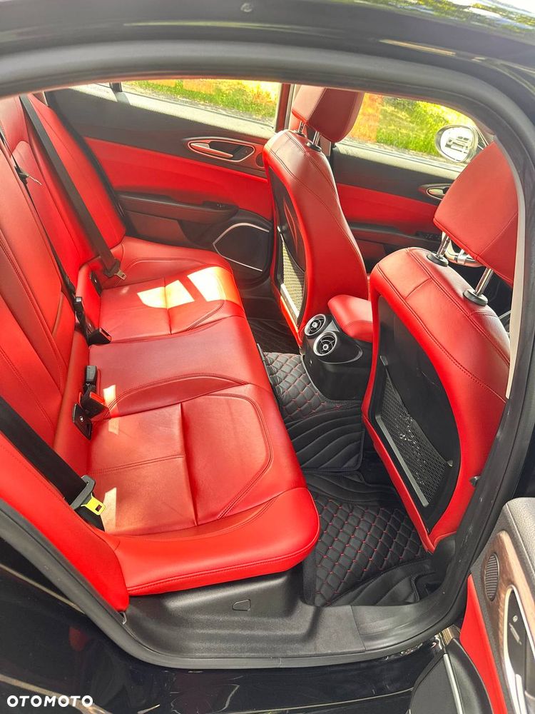 Alfa Romeo Giulia 2.0 Turbo TI Q4 - 15
