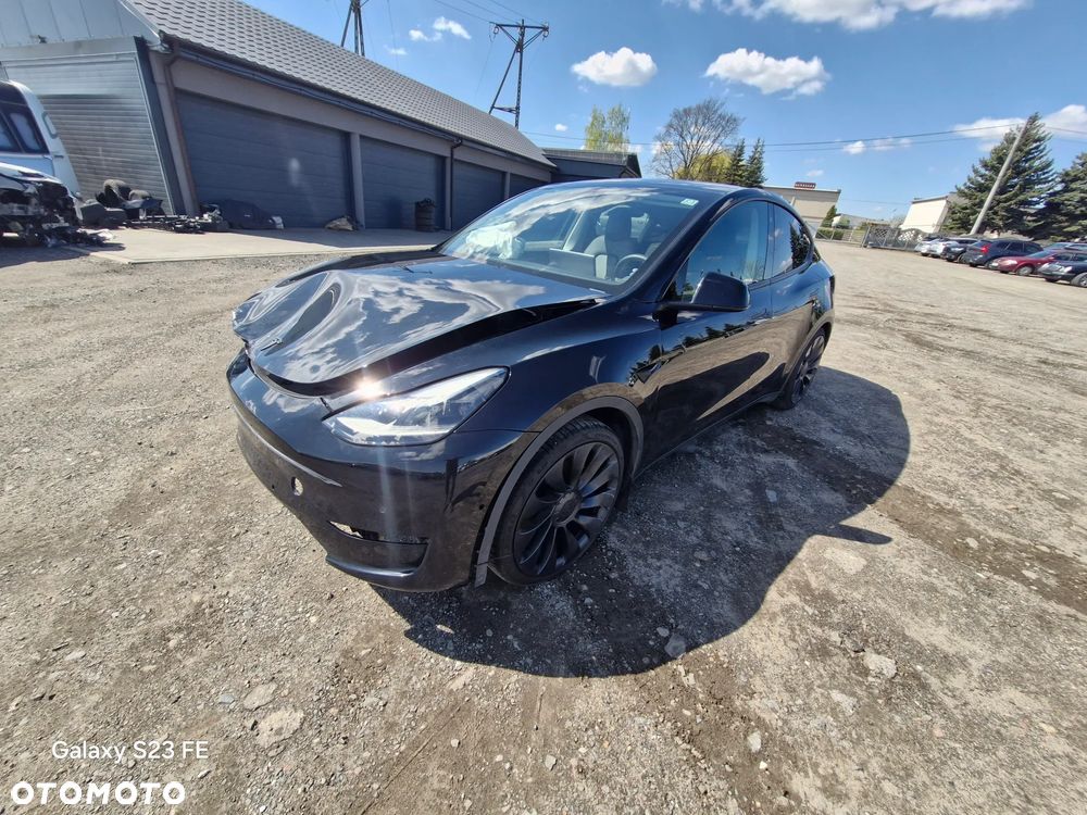 Tesla Model Y Performance Dual Motor AWD - 1