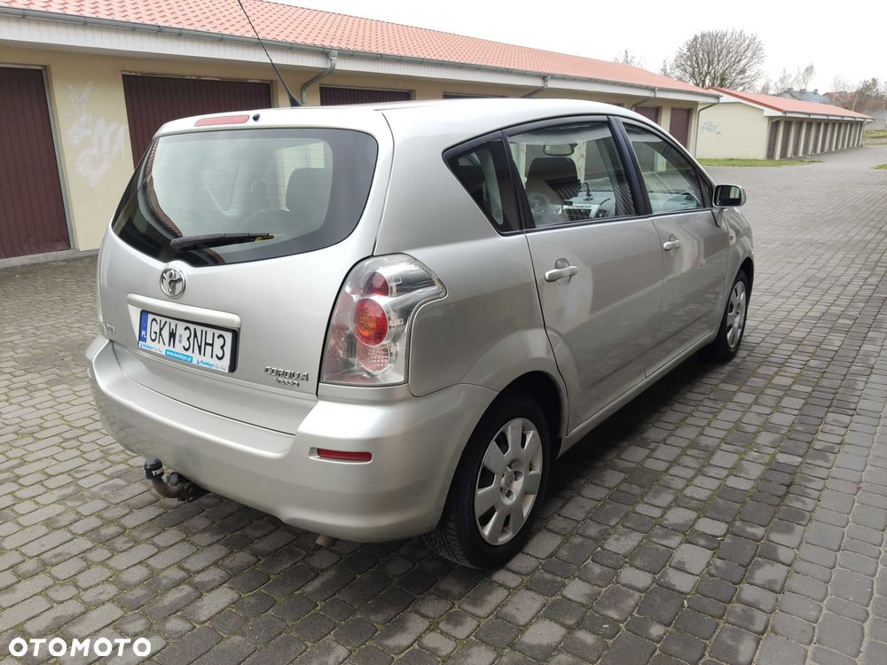 Toyota Corolla Verso - 3
