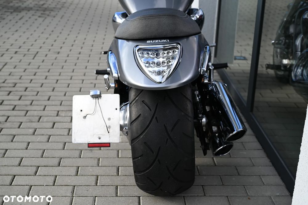 Suzuki Intruder - 8