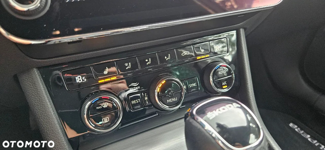 Skoda Superb 2.0 TDI SCR Style DSG - 22