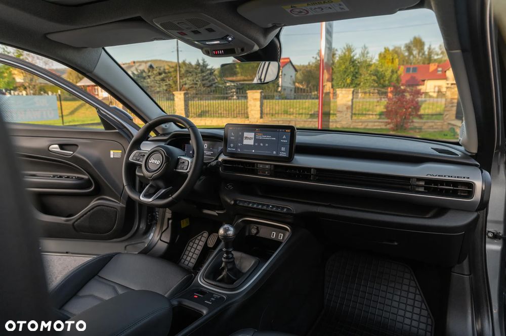 Jeep Avenger 1.2 GSE T3 Turbo-Benzin GDI Longitude - 28