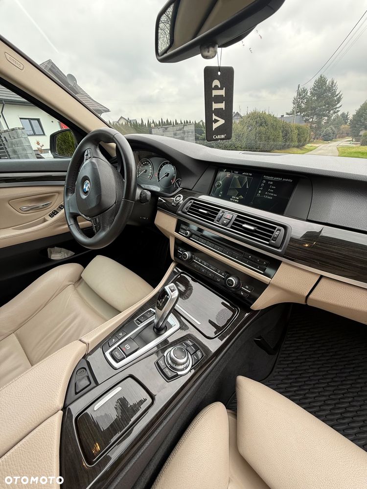 BMW Seria 5 525d xDrive - 6