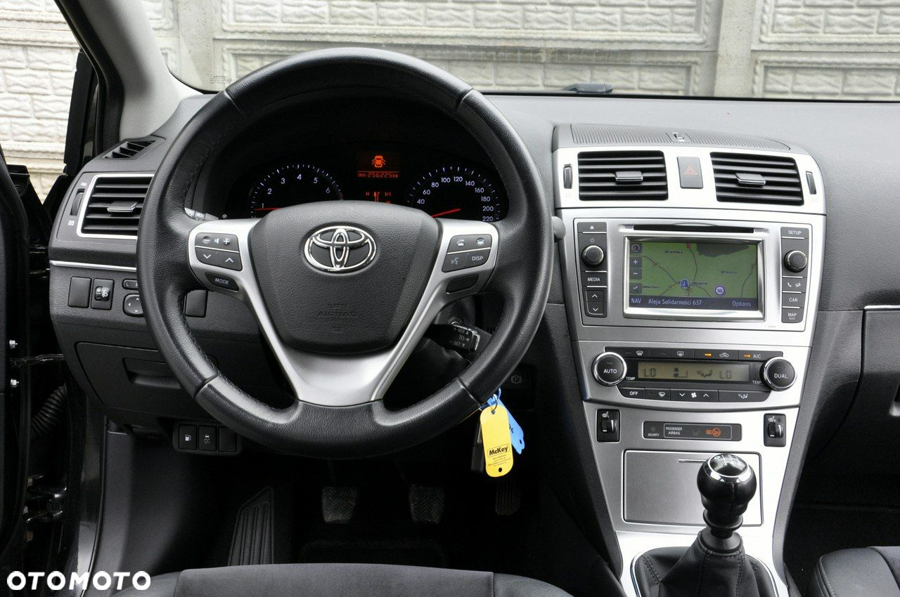 Toyota Avensis 1.8 Sol - 36