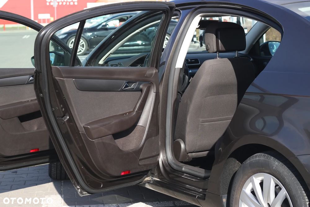 Volkswagen Passat 2.0 TDI Comfortline - 16