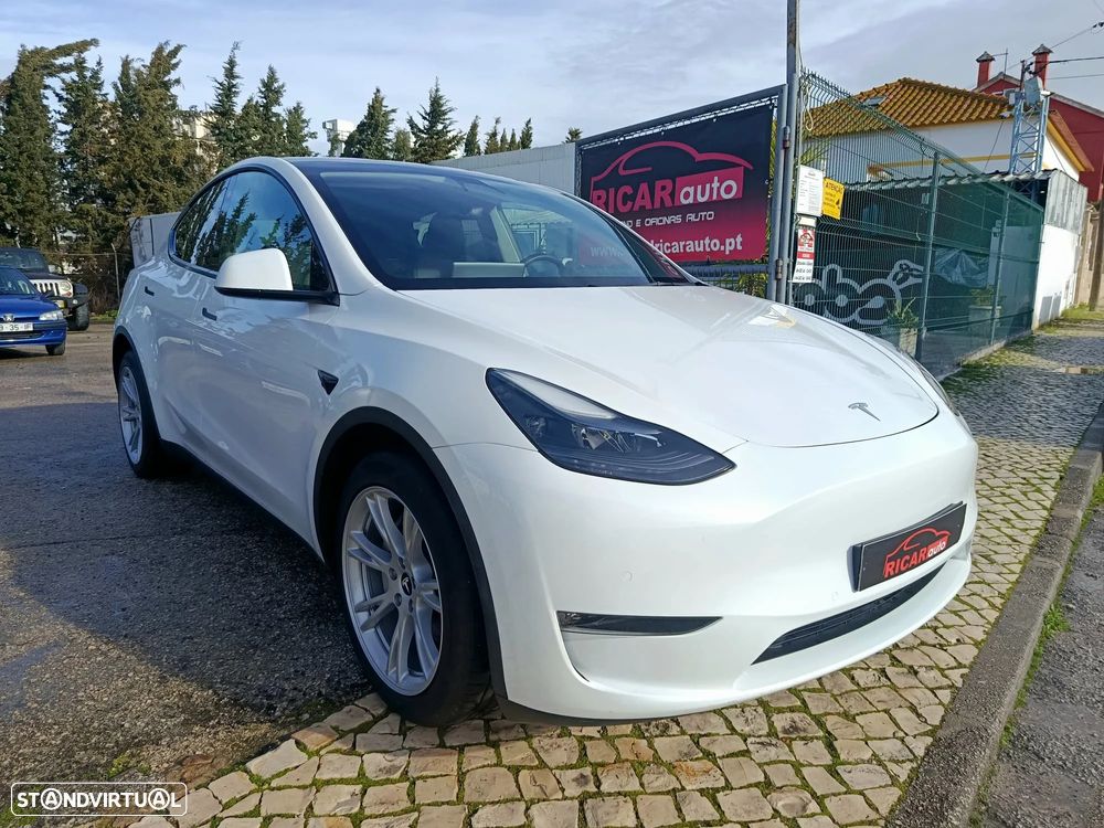 Tesla Model Y Long Range Dual Motor AWD - 3