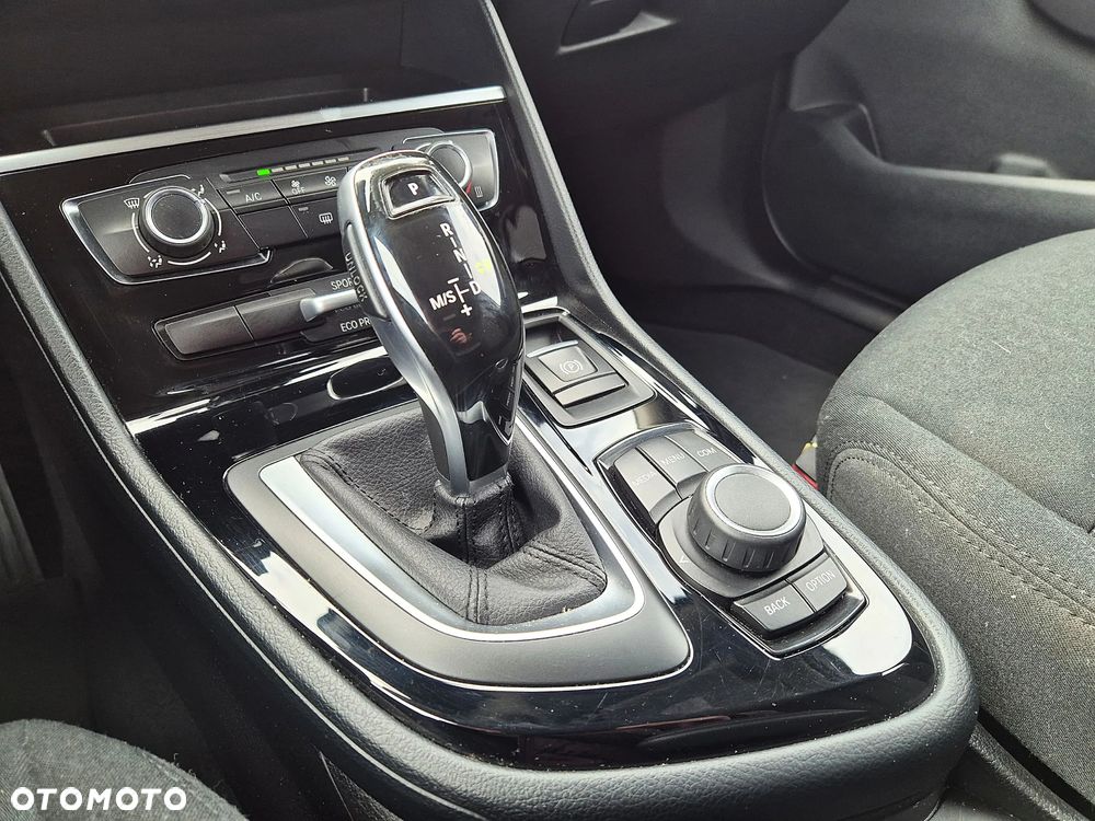 BMW Seria 2 218i - 31