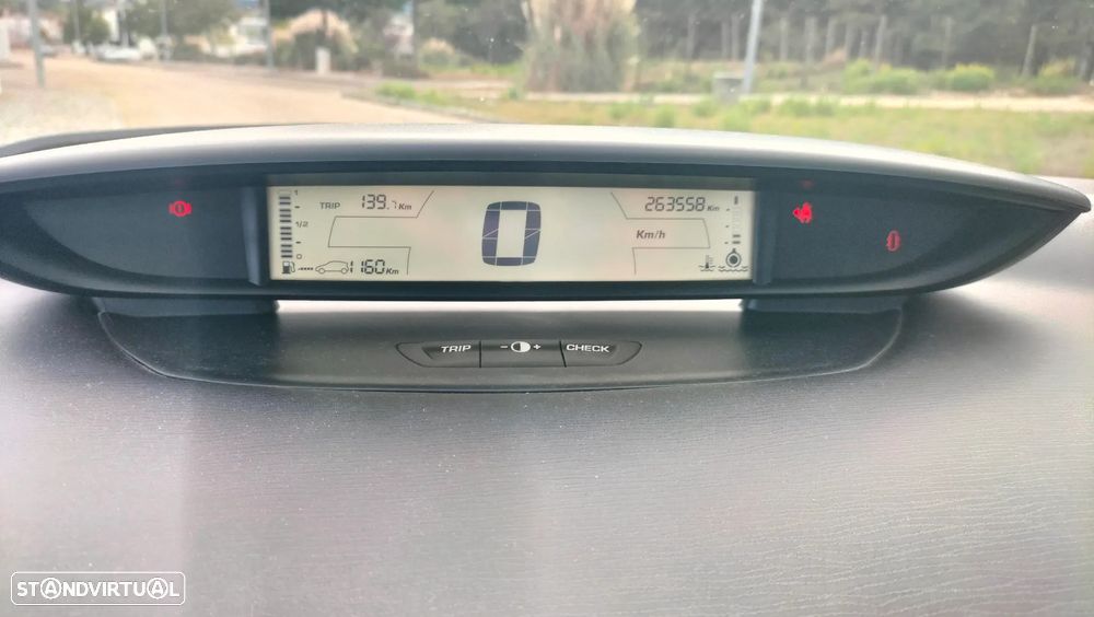 Citroën C4 1.6 HDi 110 Exclusive - 8