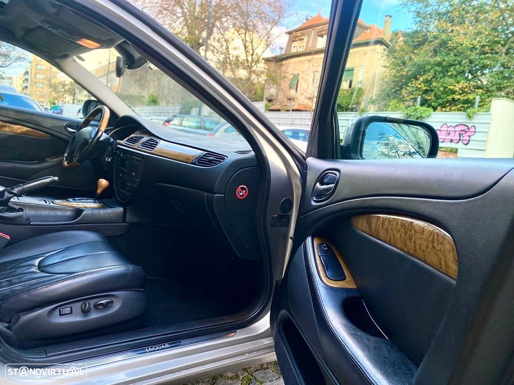 Jaguar S-Type 3.0 V6 Executive Auto. - 30