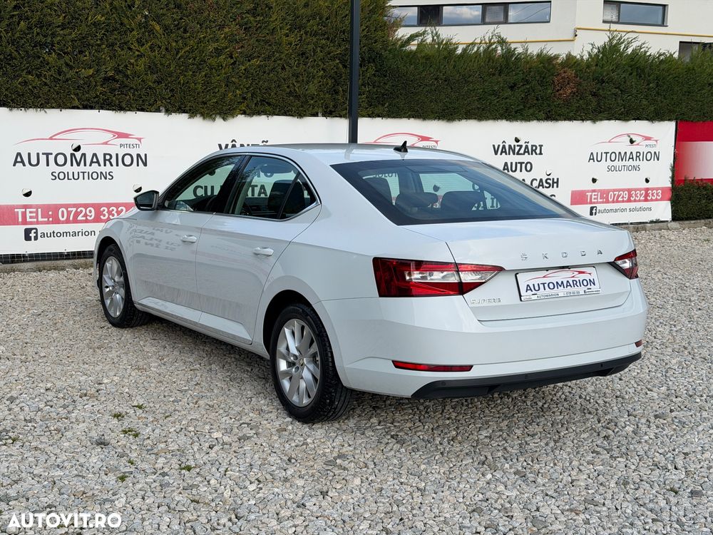 Skoda Superb 2.0 TDI DSG Style - 11