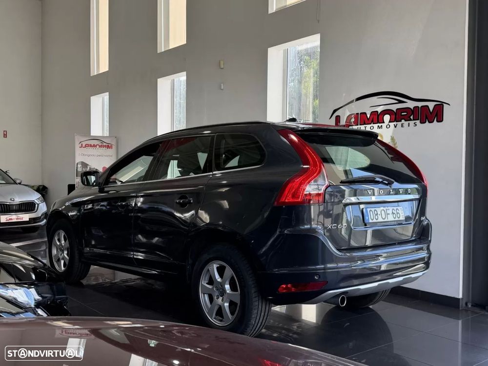 Volvo XC 60 2.0 D4 DRIVe Momentum — photo 2