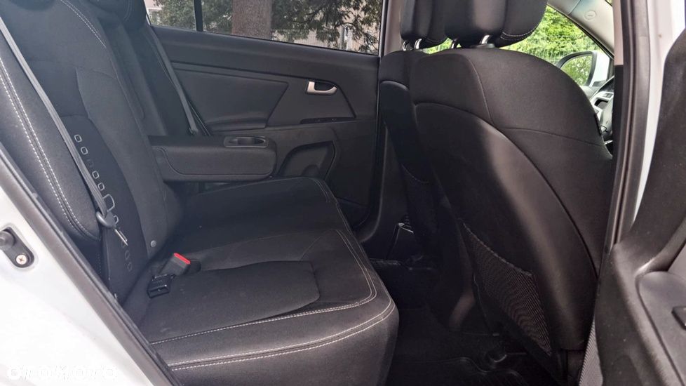 Kia Sportage 2.0 S - 17