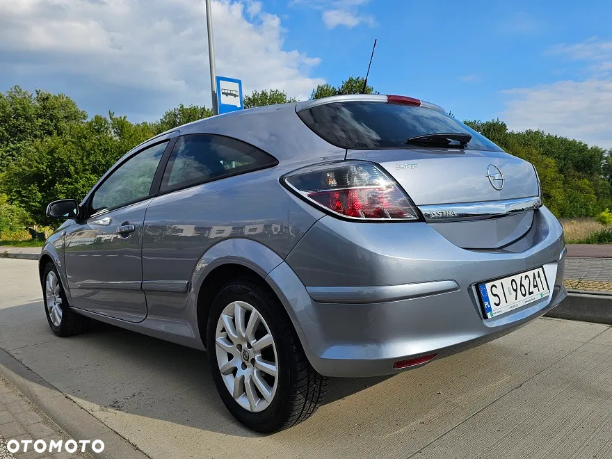 Opel Astra GTC 1.6 Edition Plus - 4