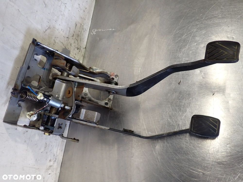 PEDAŁ SPRZĘGŁA HAMULCA SUZUKI GRAND VITARA II 1.9 - 1