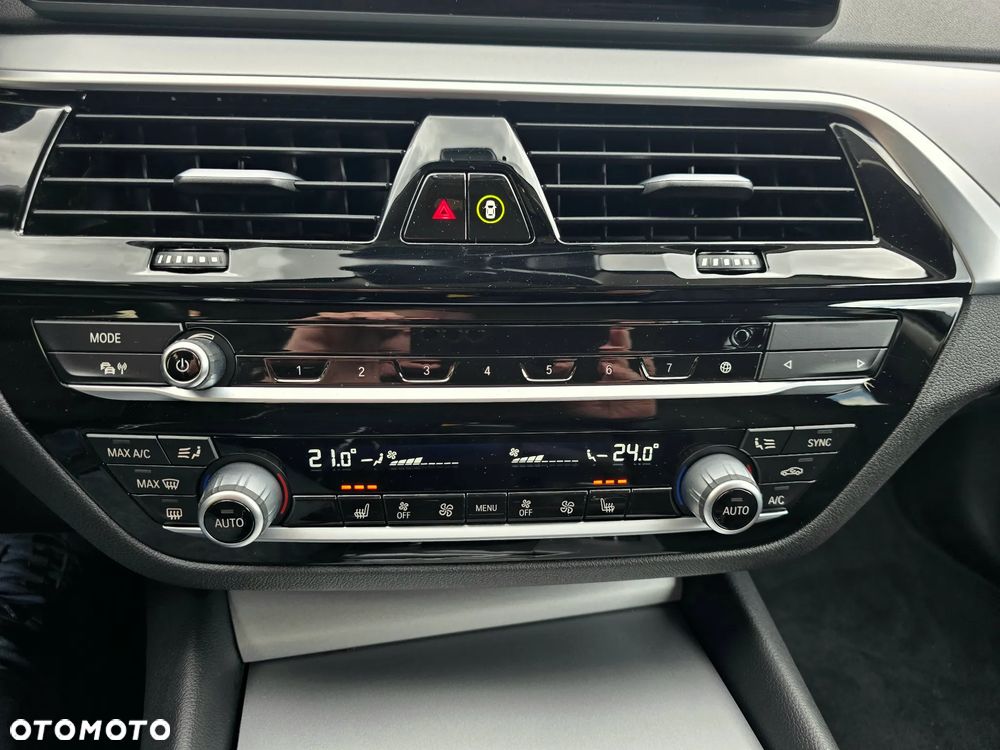 BMW Seria 5 530i xDrive mHEV Luxury Line - 26