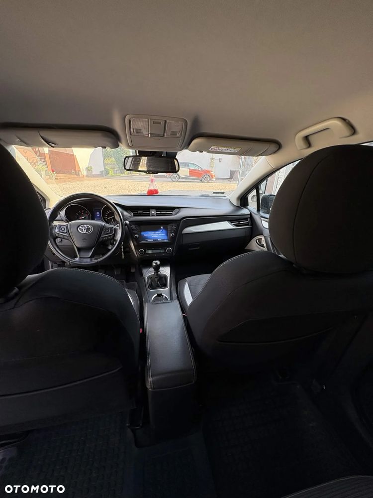 Toyota Avensis 1.8 Premium - 11