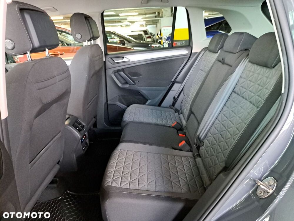 Volkswagen Tiguan - 12