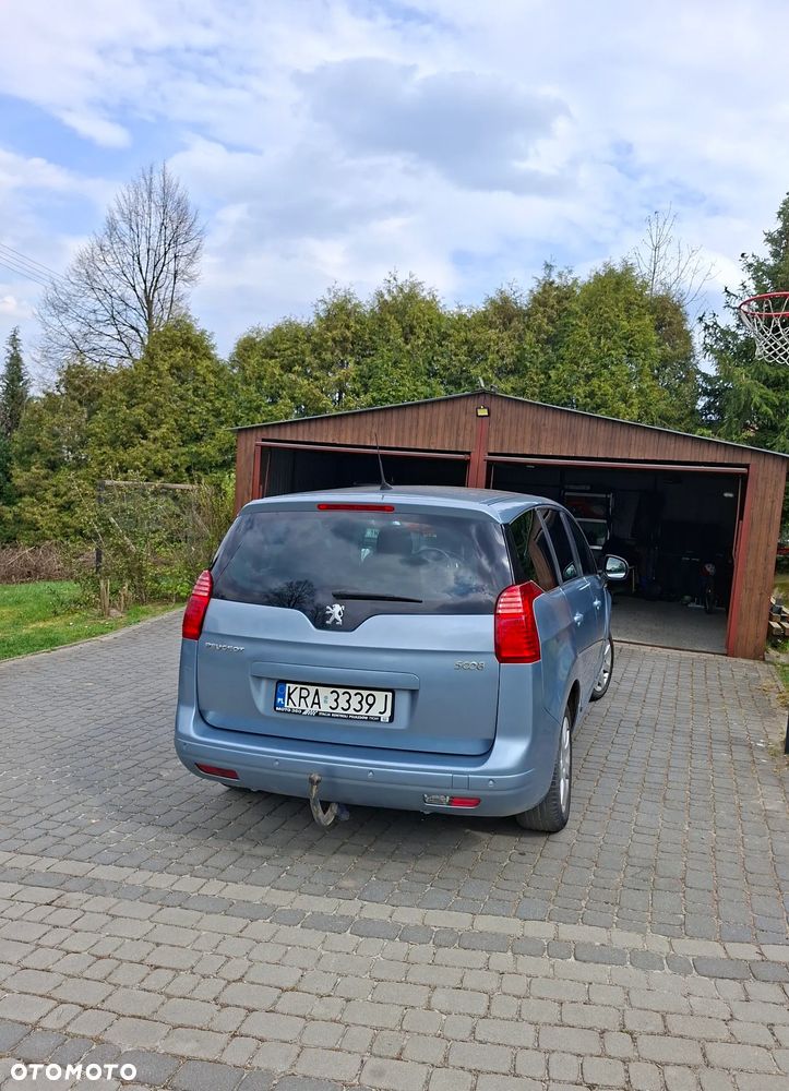 Peugeot 5008 - 8