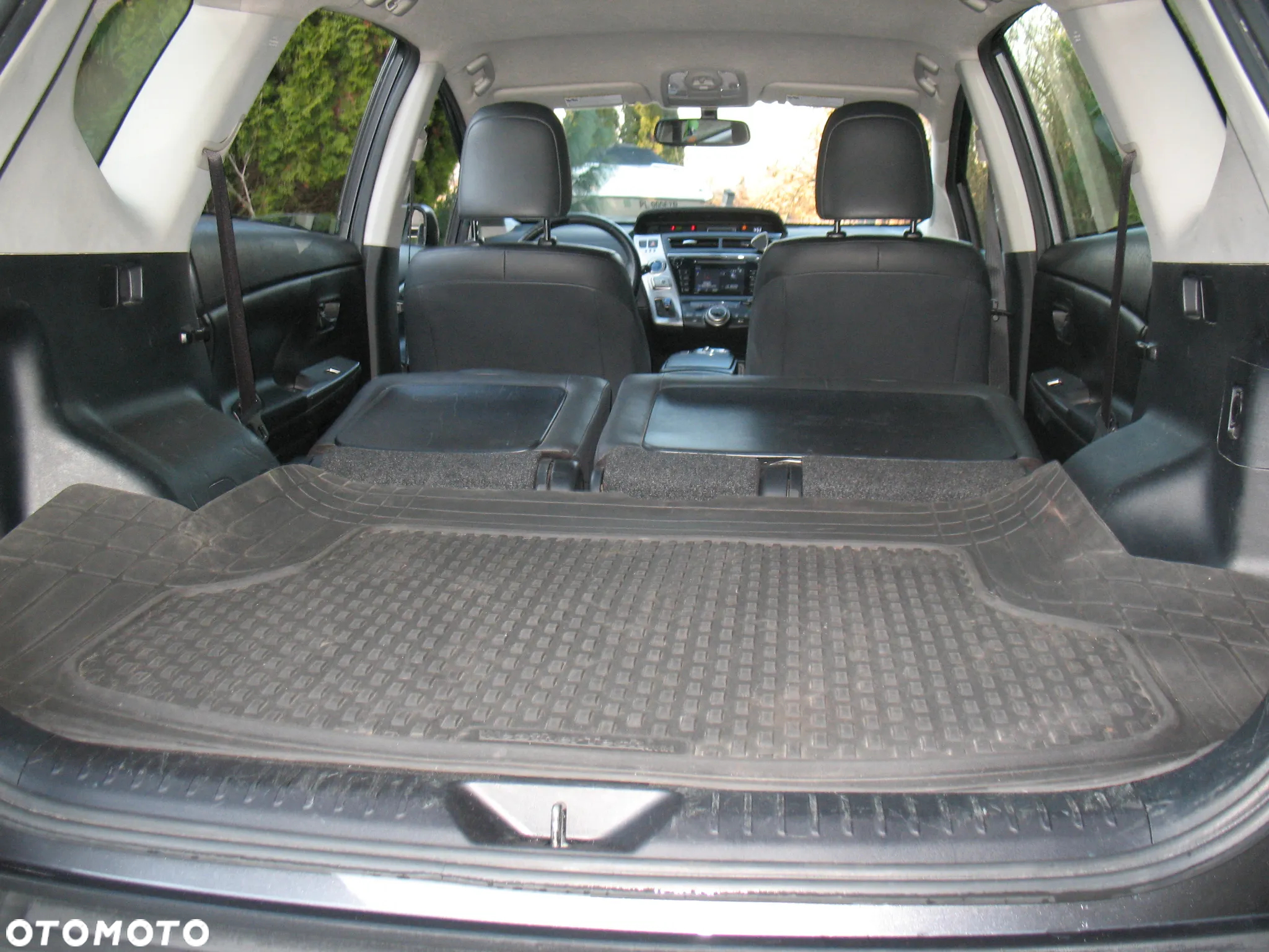 Toyota Prius+ (Hybrid) - 23
