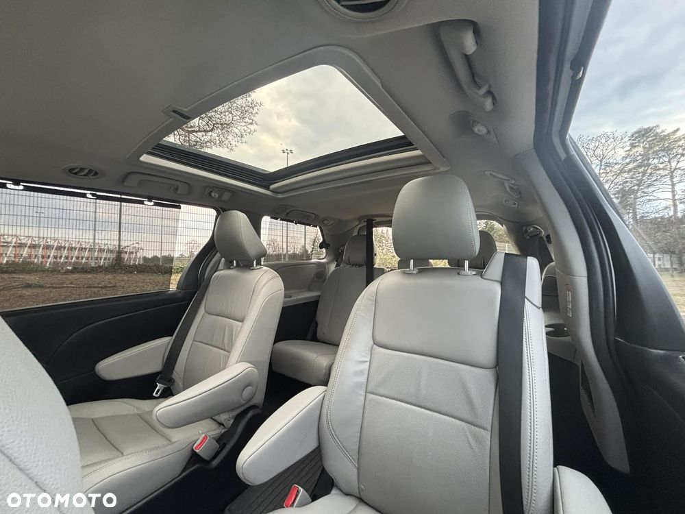 Toyota Sienna 3.5 XLE AWD - 15