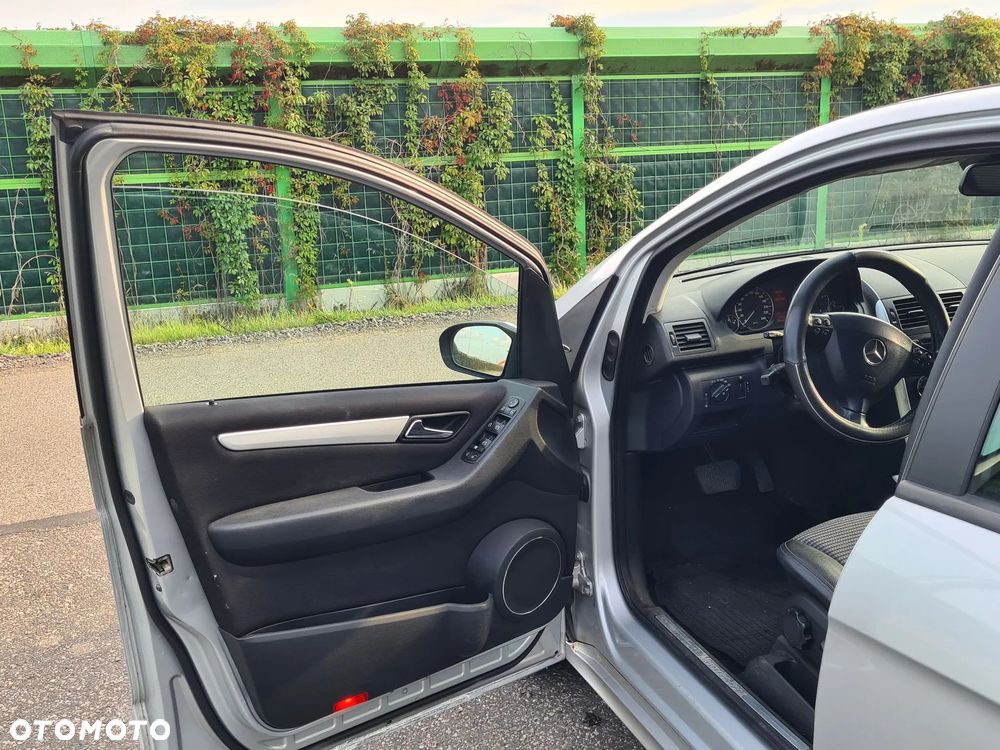 Mercedes-Benz Klasa A 180 CDI Autotronic Avantgarde - 9