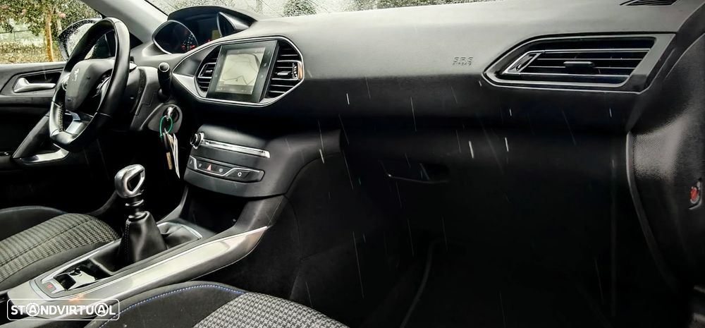 Peugeot 308 1.2 PureTech Allure Pack - 12