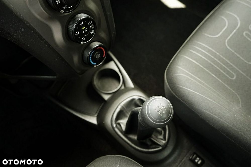 Toyota Yaris - 25