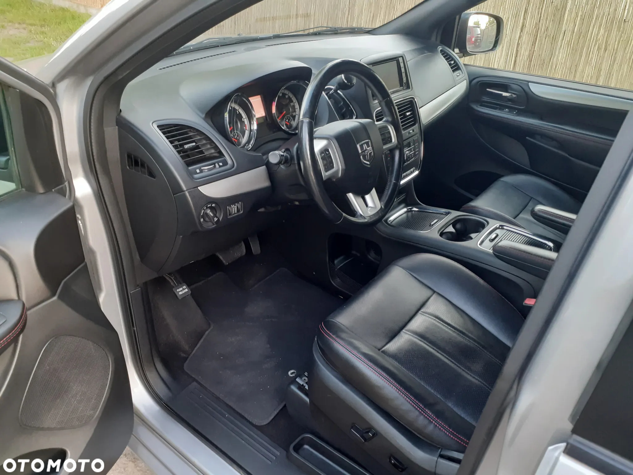 Dodge Grand Caravan - 12