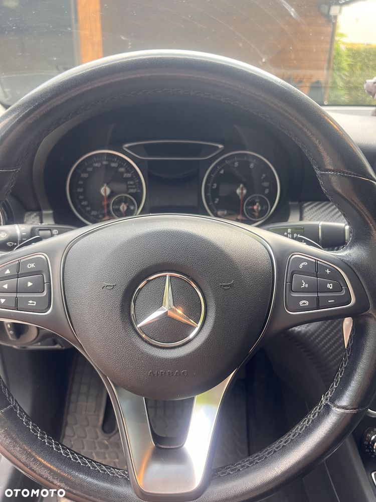 Mercedes-Benz GLA - 9