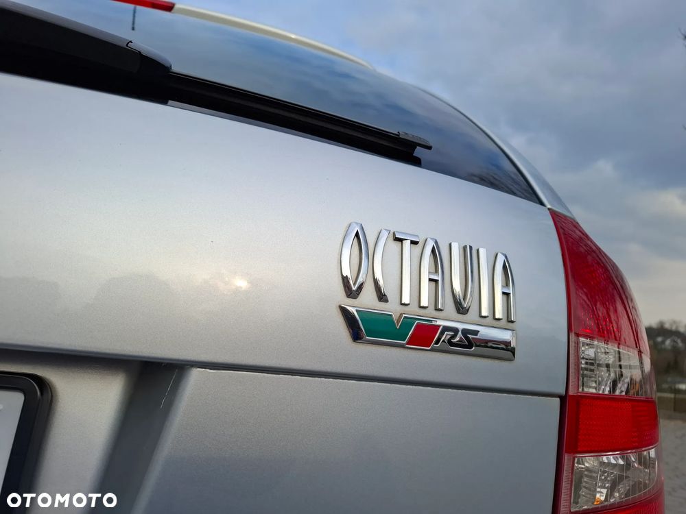 Skoda Octavia 2.0 TDI CR DPF RS - 23