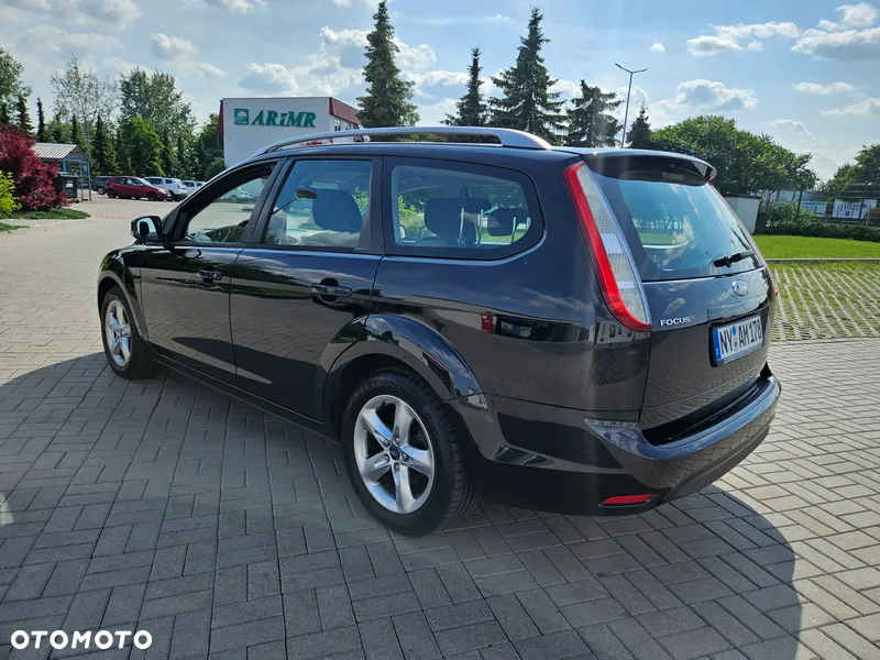 Ford Focus 1.6 Ambiente - 4