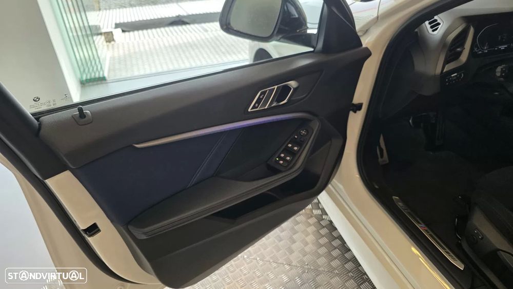 BMW 118 i Pack Desportivo M Auto - 32