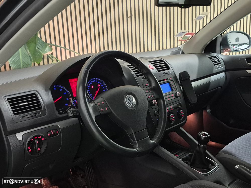 VW Jetta 1.6 FSi Confortline - 21