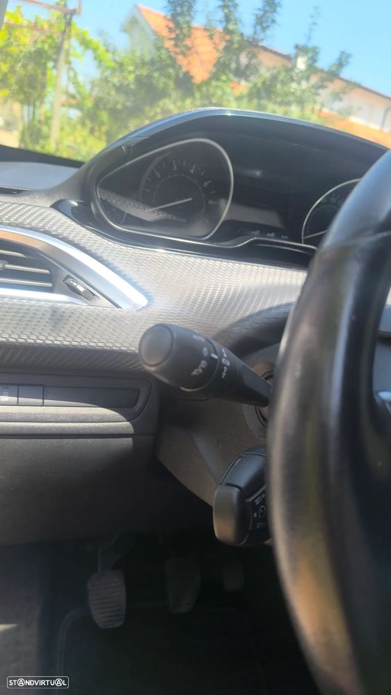 Peugeot 208 1.2 PureTech Style — fotografia 13